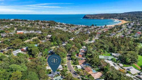 Copacabana House | Homely Beach Retreat Three Living Areas, Table Tennis Table Accom Holidays