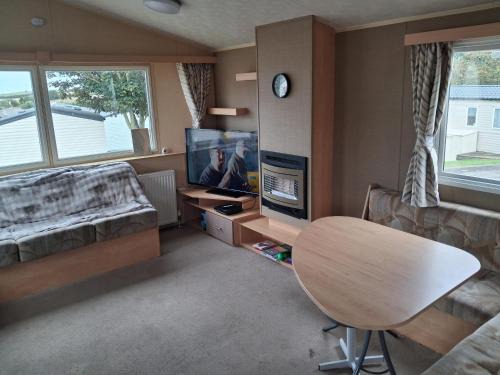 Winestead Other | Homely, Dog Friendly Caravan At Sand Le Mere In Yorkshire Ref 71005O