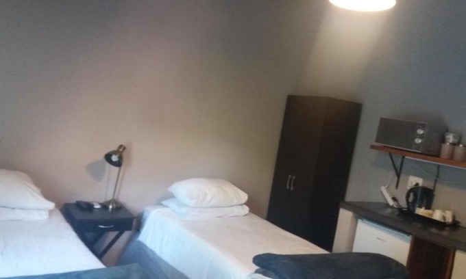 Lephalale House | Homely room in peaceful and comfortable old farmhouse