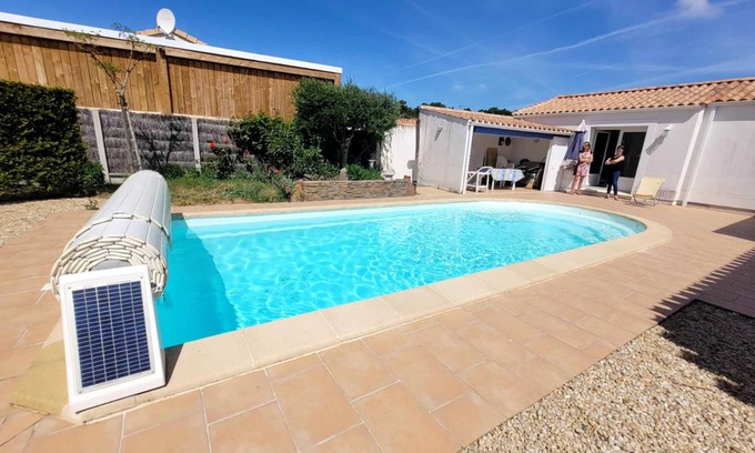 Notre-Dame-de-Monts Villa | Homerez - Amazing villa 1 km away from the beach for 8 ppl. with swimming-pool