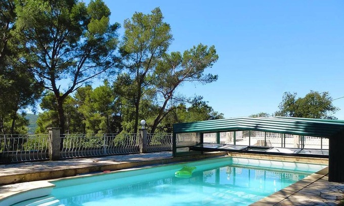Le Beausset Ski Chalet | Homerez - Amazing chalet 8 km away from the beach for 6 ppl. with swimming-pool