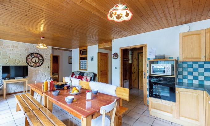 Saint-Sorlin-d'Arves Apartment | Homerez - Apartment in Saint-Sorlin-d'Arves