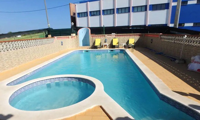 Parchal Apartment | Homerez - Appartement 1 km away from the beach for 4 ppl. with shared pool