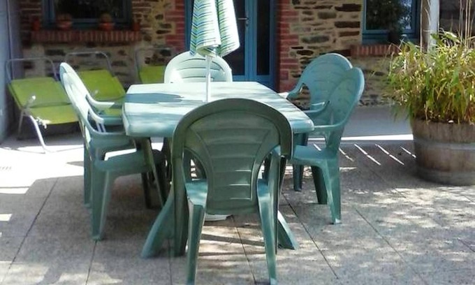 Hirel Apartment | Homerez - Appartement 10 km away from the beach for 4 ppl. with garden at Hirel