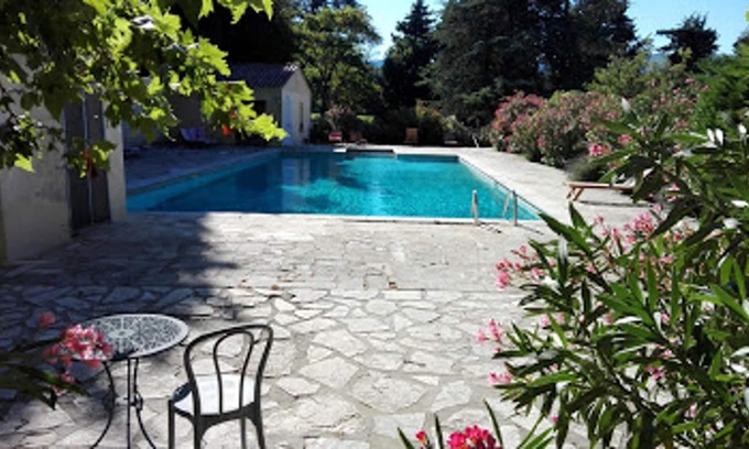 Violes Apartment | Homerez - Appartement 11 km away from the beach for 2 ppl. with shared pool