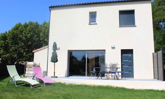 Marsillargues House | Homerez - Beautiful house for 6 ppl. with garden and terrace at Marsillargues