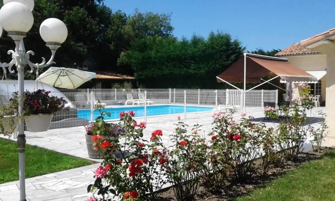Begadan House | Homerez - Beautiful house for 8 ppl. with shared pool and terrace at Bégadan