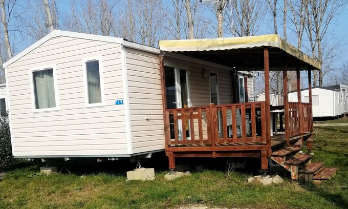 Onzain House | Homerez - Bungalow for 4 ppl. with shared pool and terrace at Veuzain-sur-Loire