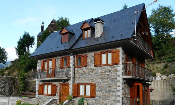 Vielha e Mijaran Ski Chalet | Homerez - Chalet 13 km away from the slopes for 6 ppl. with terrace at Viella