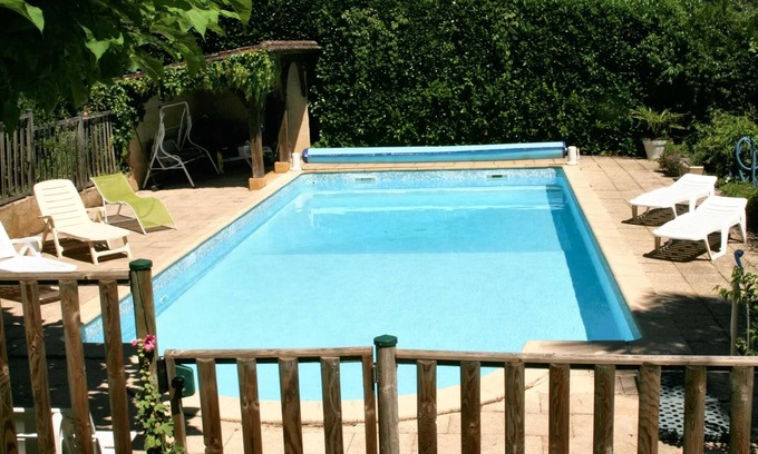 Sarlat-la-Caneda Villa | Homerez - Charming Villa with garden in Sarlat-la-Canéda