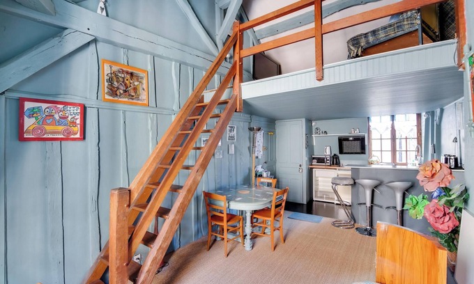 Old Town Apartment | Homerez - Charming apartment in Troyes with enclosed courtyard - 50 m²