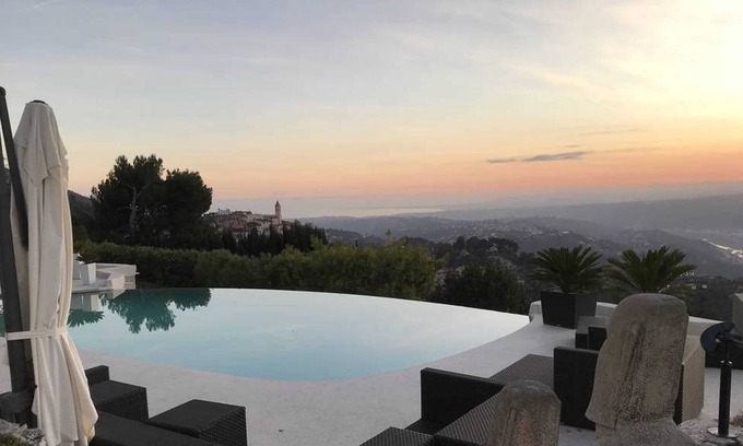 Aspremont House | Homerez - Charming House in Aspremont with Private Pool