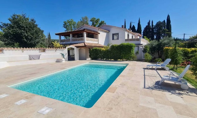 Villecroze Villa | Homerez - Charming Villa in Villecroze with Private Pool