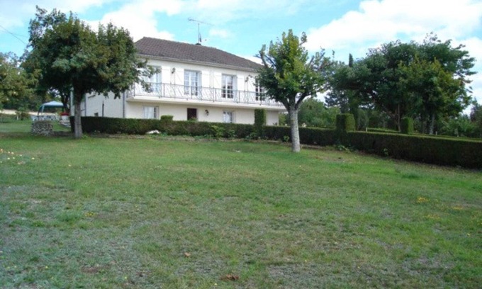 Mensignac Apartment | Homerez - Comfortable Apartment in Mensignac near Countryside