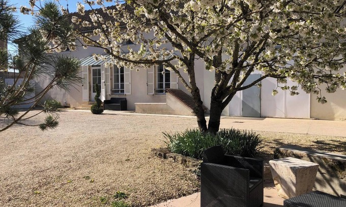 Meursault House | Homerez - Elegant house in Meursault with fenced garden and fireplace
