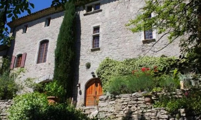 Ferrieres-les-Verreries House | Homerez - Exceptional house with garden