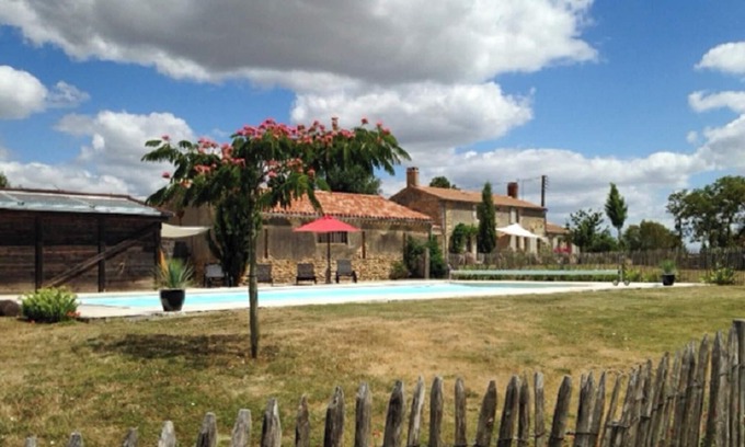 Saint-Cyr-en-Talmondais Villa | Homerez - Villa in Saint-Cyr-en-Talmondais