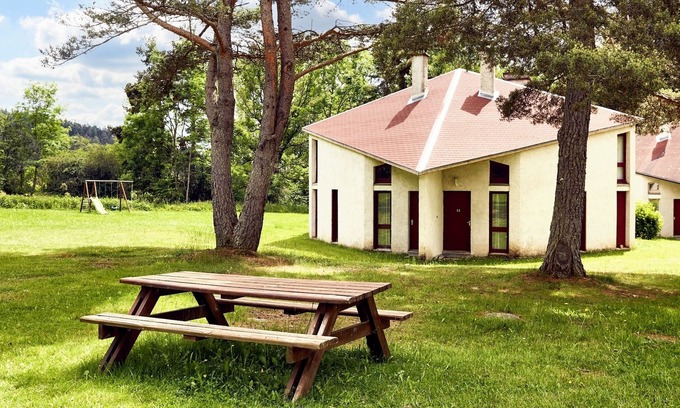 La Chapelle-Geneste House | Homerez - House in La Chapelle-Geneste