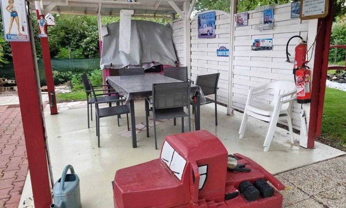 Vendat House | Homerez - House with fenced garden and BBQ in Vendat