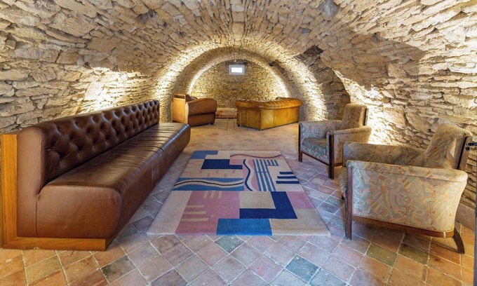 Cahors Villa | Homerez - Luxurious Villa in Cahors with Private Pool