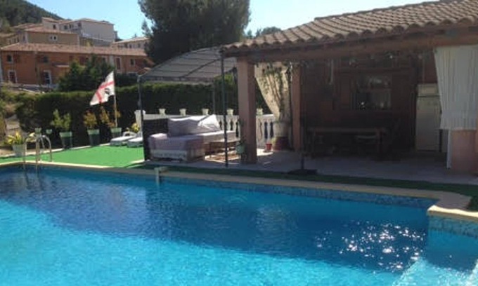 Roquefort-la-Bedoule Apartment | Homerez - Nice appartement 3 km away from the beach for 4 ppl. with shared pool