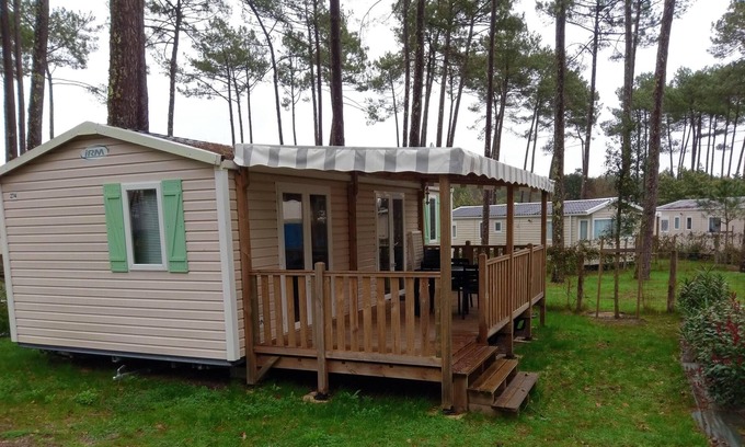 Saint-Julien-en-Born House | Homerez - Nice bungalow 5 km away from the beach for 6 ppl. with shared pool