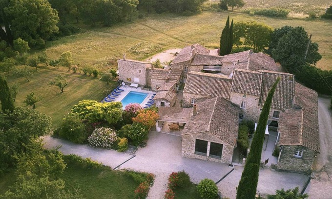 Valaurie House | Homerez - Nice house for 2 ppl. with shared pool, garden and terrace at Valaurie