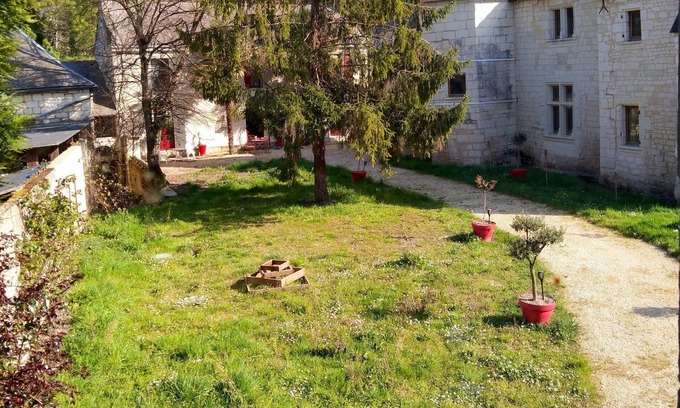 Courchamps House | Homerez - Nice property for 4 ppl. with terrace and balcony at Courchamps