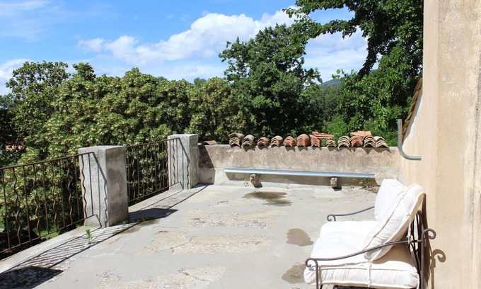 Villeneuve House | Homerez - Spacious house in Villeneuve with mountain view