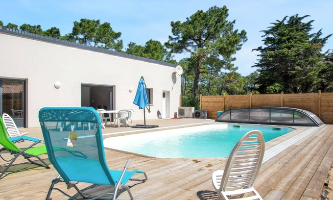 Saint-Jean-de-Monts Villa | Homerez - Villa in Saint-Jean-de-Monts
