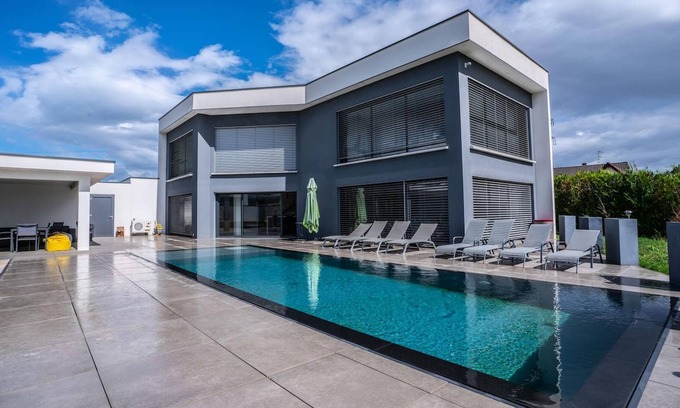 Raedersheim Villa | Homerez - Villa for 10 ppl. with swimming-pool and jacuzzi at Raedersheim