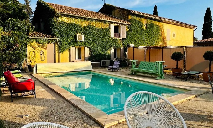Beaumes-de-Venise Villa | Homerez - Villa in Beaumes-de-Venise