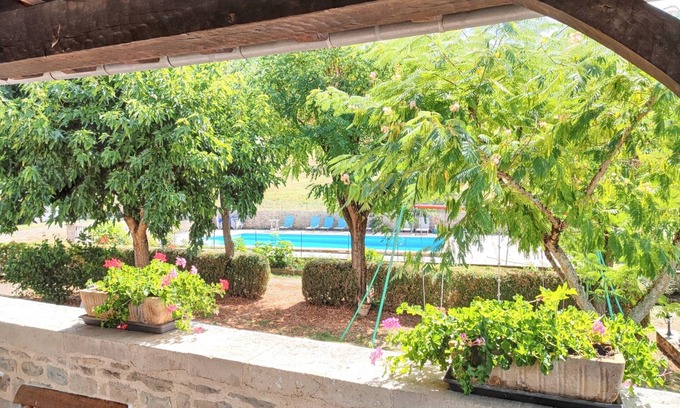 Mayrinhac-Lentour Villa | Homerez - Villa in Mayrinhac-Lentour