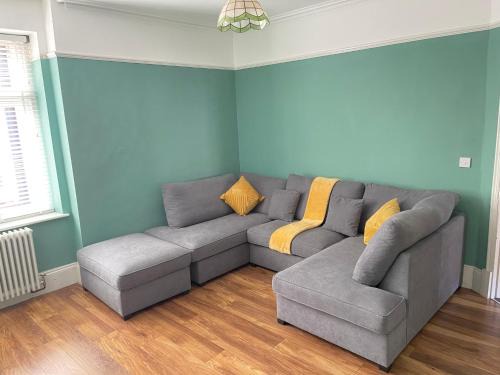 Welford Villa | Hometel Digs Hidden Mansion Sleeps 15
