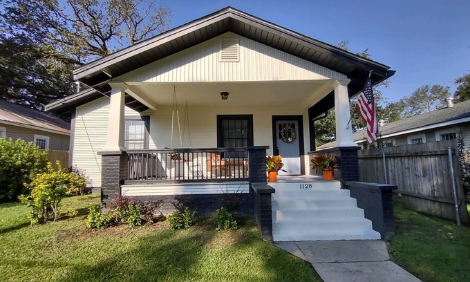 Laurel House | Hometown Hideaway Newly renovated Craftsman home 2 minutes to Laurel city center