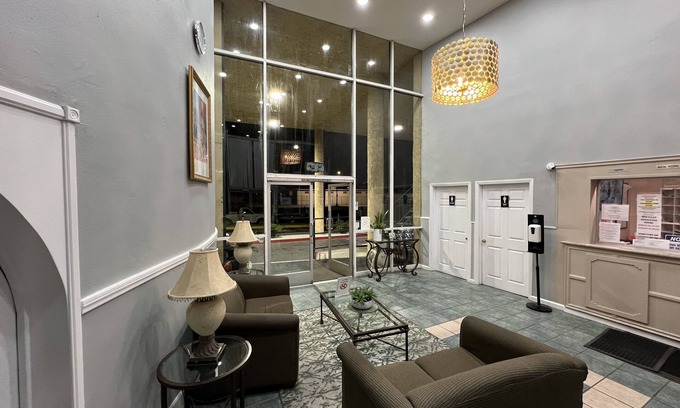 North Hills East Hotel | Hometown Inns North Hills