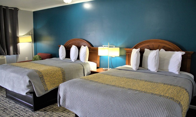 Scottsburg Hotel | Hometowne Inn & Suites