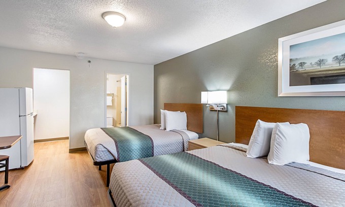 Lawrenceville Hotel | HomeTowne Studios by Red Roof Atlanta - Lawrenceville