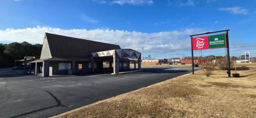 LaGrange Hotel | HomeTowne Studios by Red Roof LaGrange