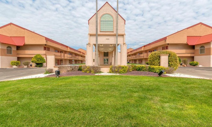 Amarillo Hotel | HomeTowne Studios by Red Roof Amarillo West
