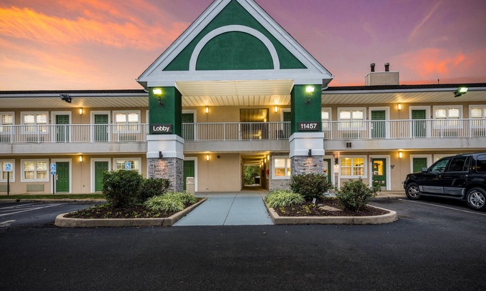 Sharonville Hotel | HomeTowne Studios By Red Roof Cincinnati - Sharonville