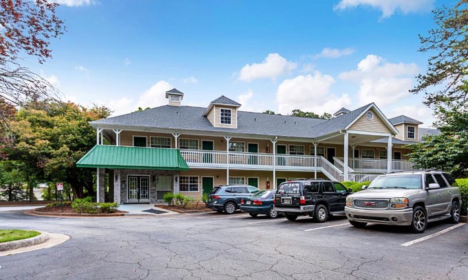 Lawrenceville Hotel | HomeTowne Studios by Red Roof Atlanta – Lawrenceville