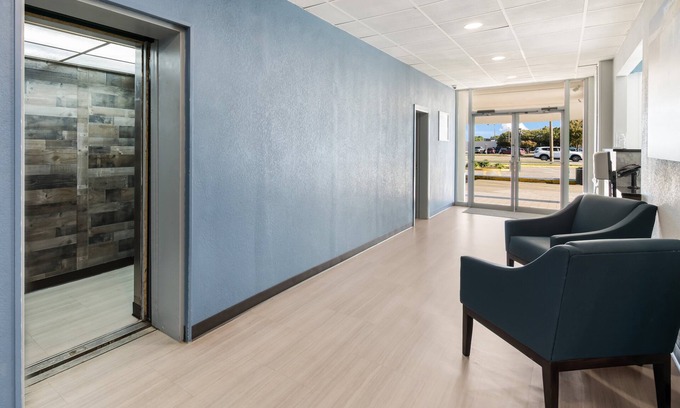Newport News Hotel | HomeTowne Studios By Red Roof Newport News – Hampton West