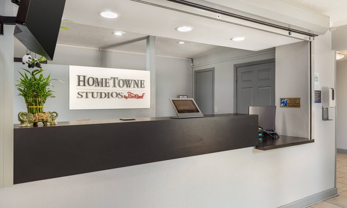 Greensboro Hotel | HomeTowne Studios & Suites by Red Roof Greensboro