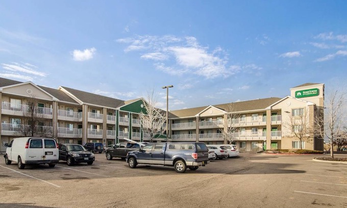 Aurora Hotel | HomeTowne Studios by Red Roof Denver - Airport/Aurora