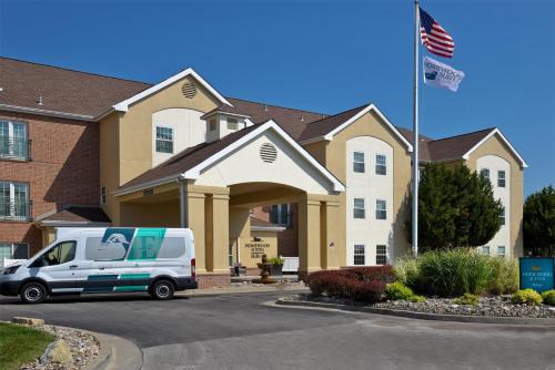 Waldron Hotel | Homewood Suites by Hilton Kansas City Airport