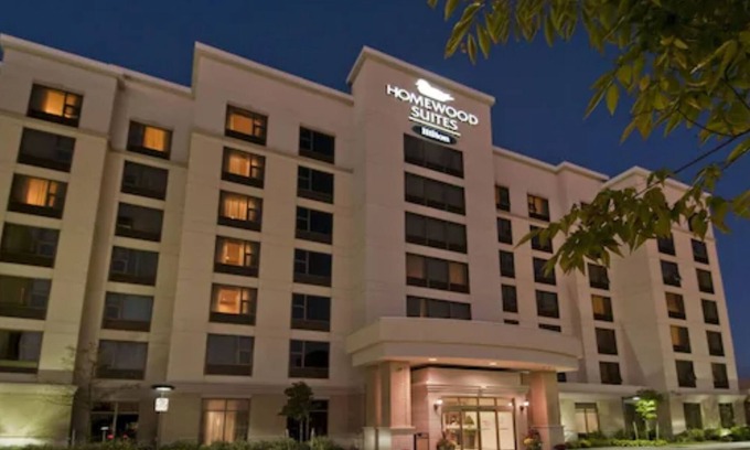 Airport Corporate Hotel | Homewood Suites by Hilton Toronto Airport Corporate Centre