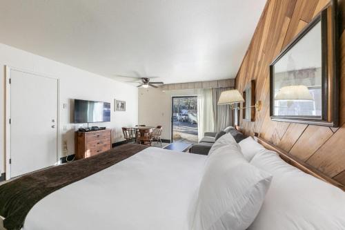 Truckee House | Homey 1st Floor Studio #135 at Donner Lake Village