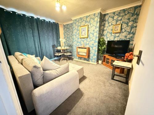 Coventry Apartment | Homey 4 bedroom house for families or large groups