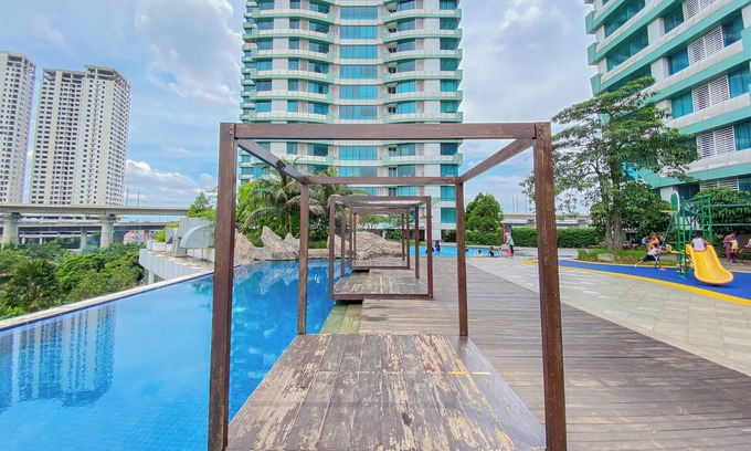 Pekayon Jaya Apartment | Homey and Restful Studio Grand Kamala Lagoon Apartment